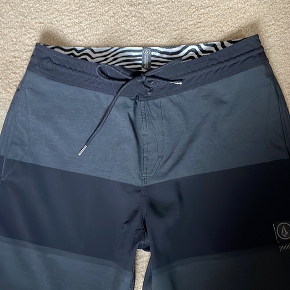 Volcom Stoneys Men’s Swim Trunks. - Picture 3 of 14